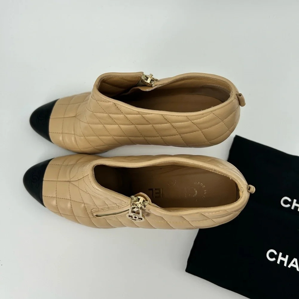 Chanel Beige Quilted Leather w Black Cap Toe Short Bootie Heels Size 38 07A - Picture 4 of 16